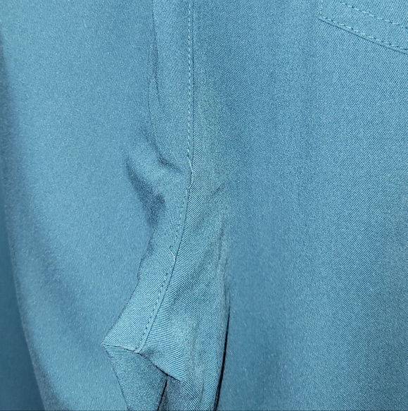 FIGS Jogger Teal Scrub Set - Picture 10 of 10